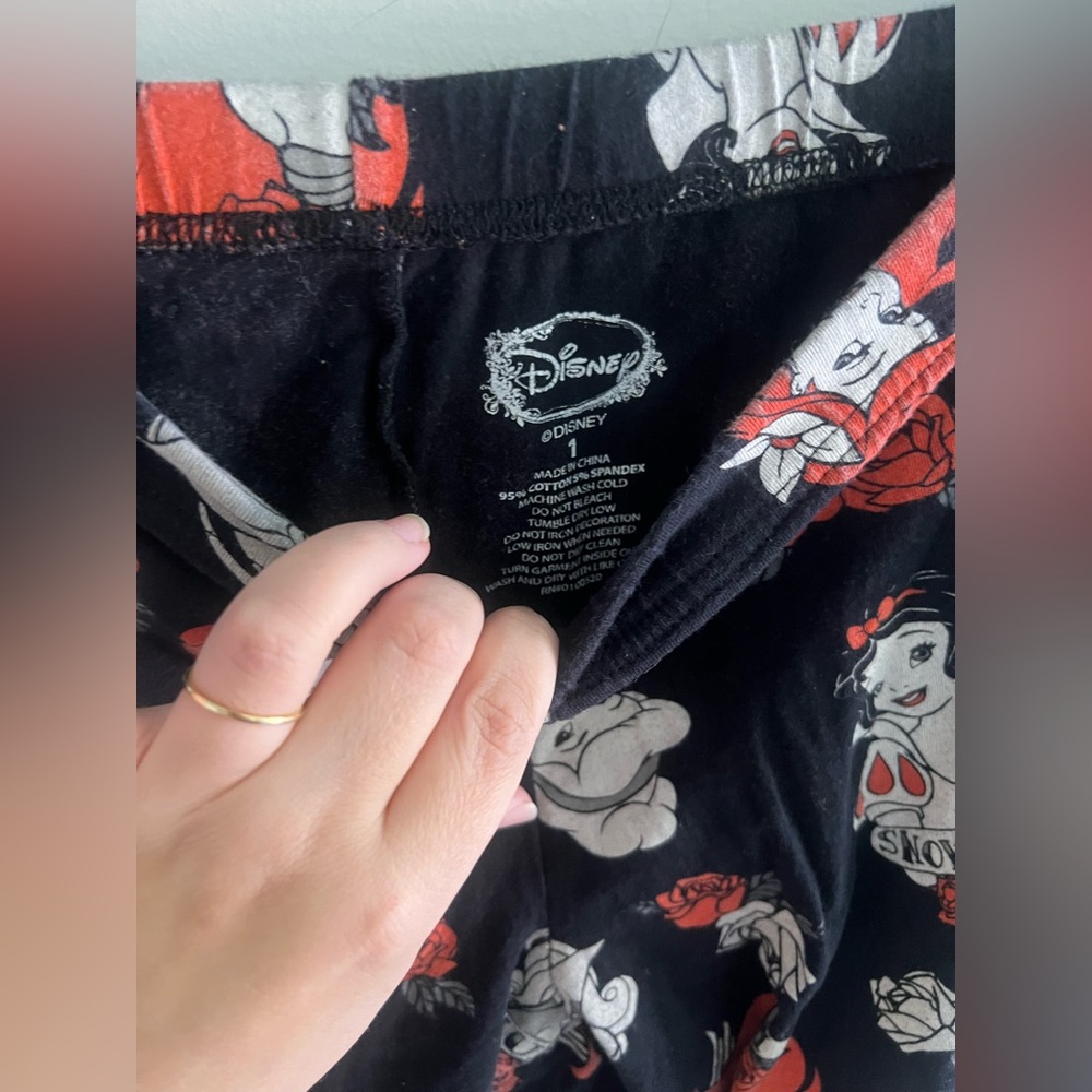 Disney Princess Leggings Torrid Size 1 1X Black Red Ariel Belle Snow White Plus - Picture 4 of 6